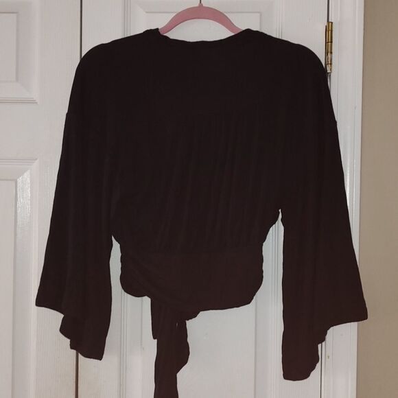 FREE PEOPLE Bell Sleeve "That's A Wrap" Crop Black Top Sz XS - Picture 6 of 11